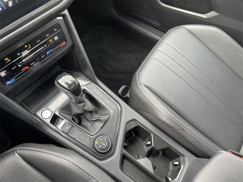Used 2022 Volkswagen Tiguan SE w/ Panoramic Sunroof Package image 21