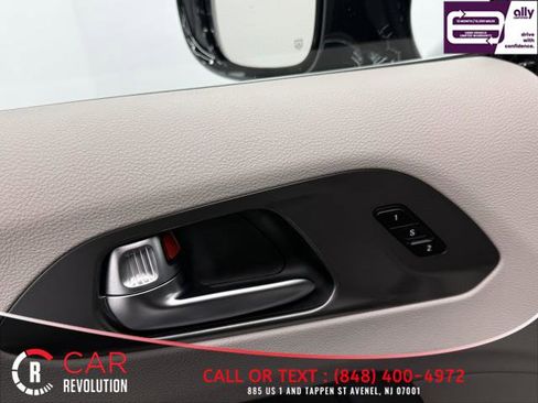 Used 2024 Chrysler Pacifica Touring-L FWD image 70