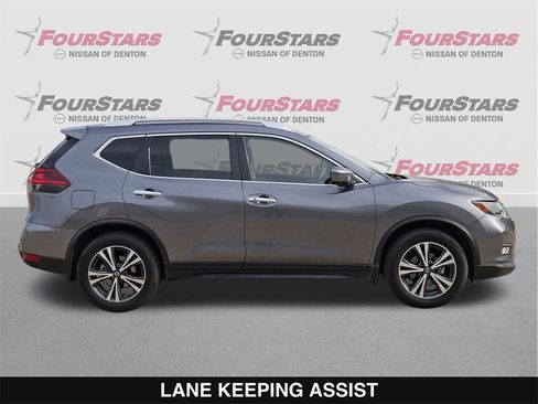 Used 2019 Nissan Rogue SV w/ Premium Package image 3