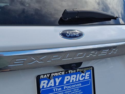 Used 2021 Ford Explorer Platinum w/ Equipment Group 601A AWD/4WD image 32