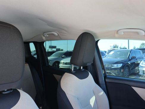 Used 2017 Jeep Renegade Latitude w/ Popular Equipment Group image 12