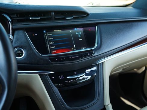Used 2017 Cadillac XT5 Luxury w/ Driver Awareness Package FWD image 8