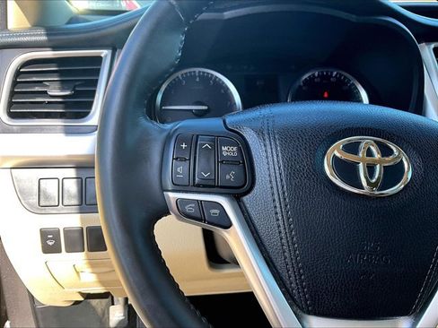 Used 2015 Toyota Highlander XLE FWD image 18