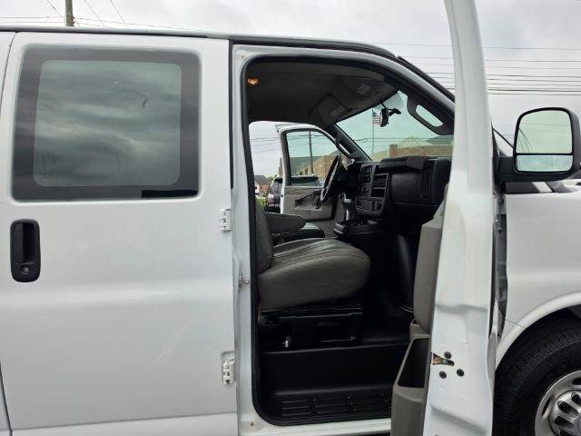 Used 2017 Chevrolet Express 2500 RWD image 23