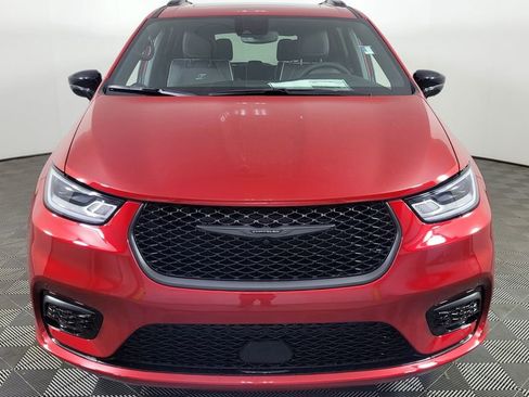 New 2026 Chrysler Pacifica Limited w/ S Appearance Package image 2