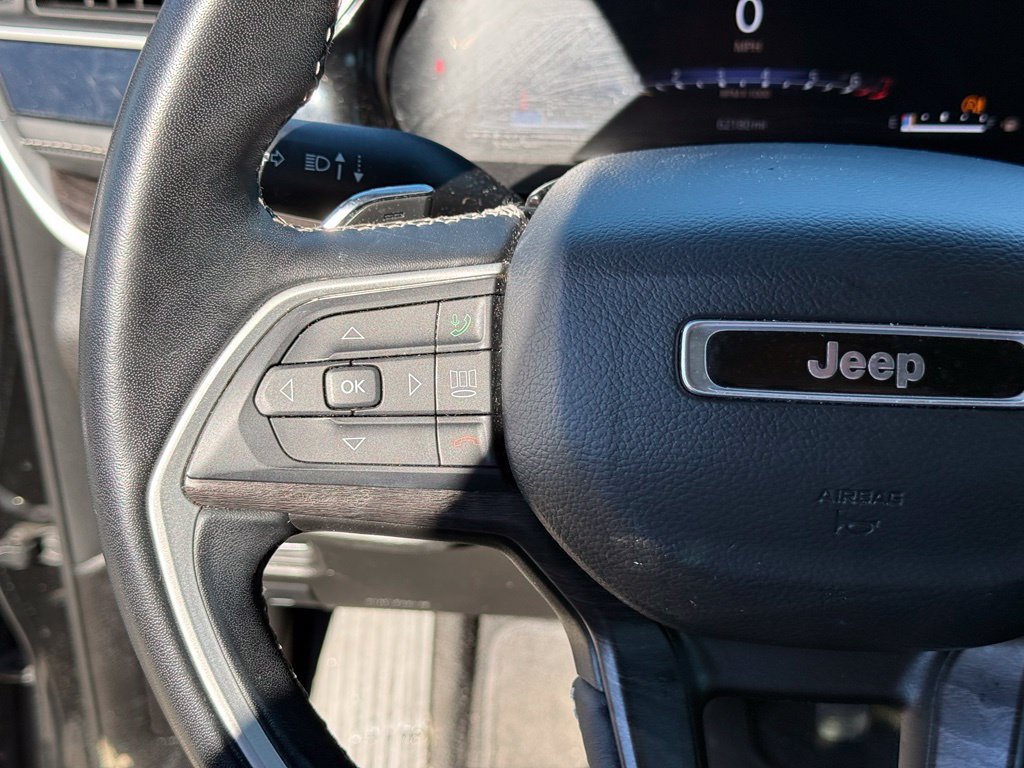 Used 2022 Jeep Grand Cherokee L Limited AWD/4WD image 15
