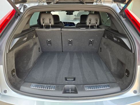 Used 2024 Cadillac XT4 Premium Luxury FWD image 32