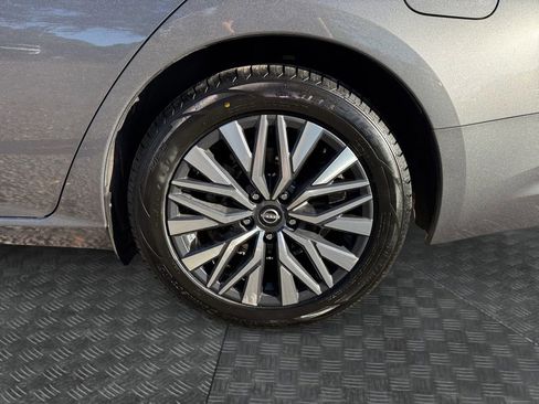 Used 2024 Nissan Altima 2.5 SV FWD image 17