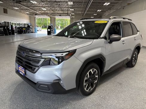 Used 2025 Subaru Forester Premium AWD/4WD image 3