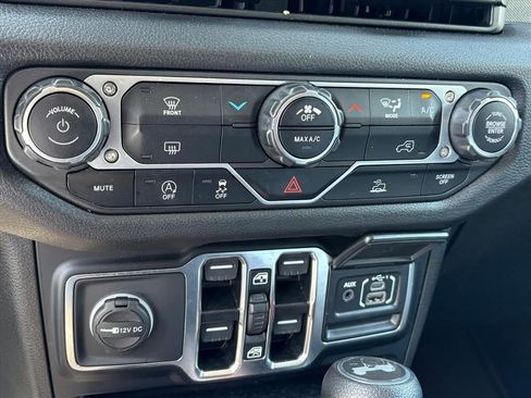 Used 2024 Jeep Wrangler Sport S image 13