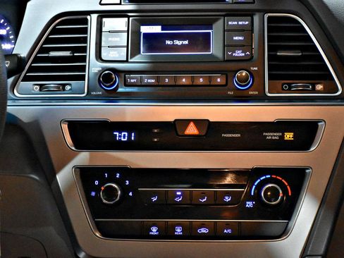 Used 2015 Hyundai Sonata SE FWD image 17
