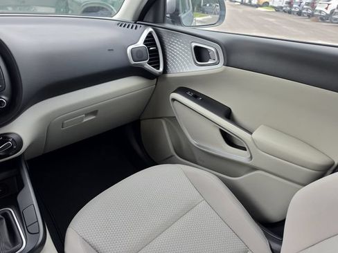Certified 2025 Kia Soul LX w/ LX Technology Package FWD image 9
