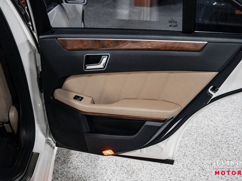 Used 2011 Mercedes-Benz E 550 4MATIC Sedan image 35
