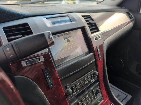 Used 2014 Cadillac Escalade Premium image 21