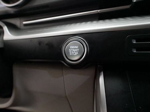 Certified 2024 Kia Carnival LX image 31