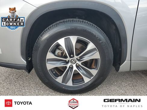Used 2024 Toyota Highlander XLE FWD image 13