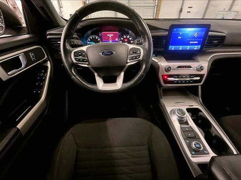 Certified 2021 Ford Explorer XLT image 5