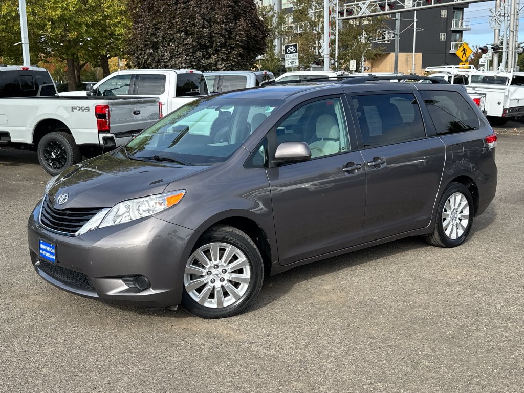 Used 2014 Toyota Sienna LE AWD/4WD image 1