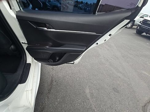 Used 2022 Toyota Camry SE FWD image 29