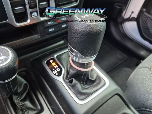 Used 2025 Jeep Gladiator Sport AWD/4WD image 12
