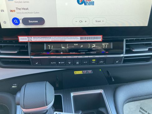 Certified 2025 Toyota Sienna XLE image 17