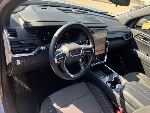 Used 2025 GMC Acadia Elevation image 13