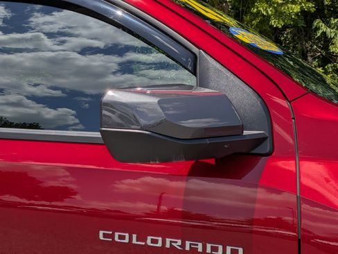Used 2024 Chevrolet Colorado LT w/ LT Convenience Package II RWD image 11