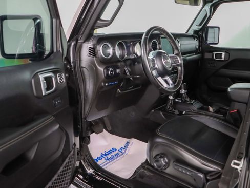 Used 2023 Jeep Wrangler Unlimited Sahara w/ Cold Weather Group AWD/4WD image 3