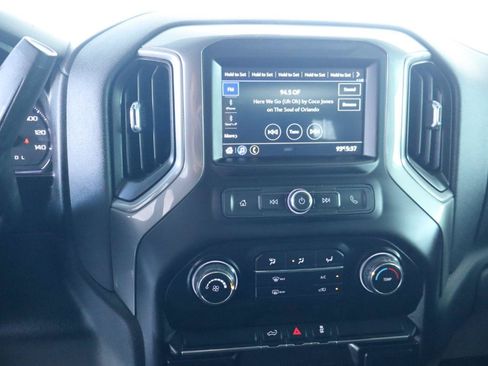 Used 2019 Chevrolet Silverado 1500 Custom w/ Custom Convenience Package AWD/4WD image 21