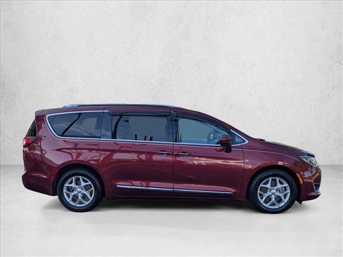 Used 2020 Chrysler Pacifica Touring-L Plus w/ Tire & Wheel Group FWD image 4