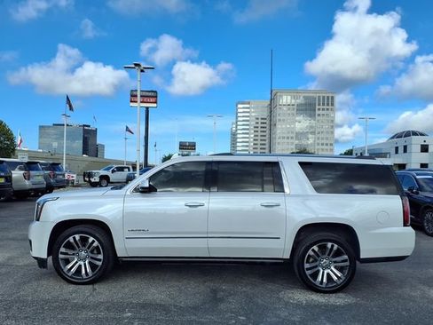 Used 2019 GMC Yukon XL Denali w/ Denali Ultimate Package AWD/4WD image 24