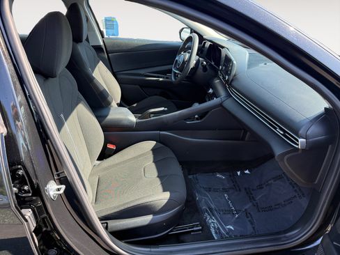 Used 2022 Hyundai Elantra SEL w/ Preferred Accessory Package FWD image 19