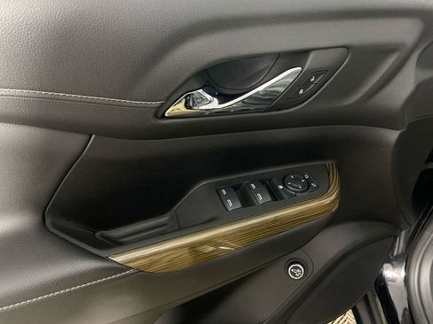 Used 2023 GMC Acadia SLE w/ Driver Convenience Package image 13