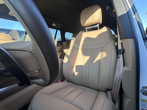 New 2026 Land Rover Range Rover SE image 8