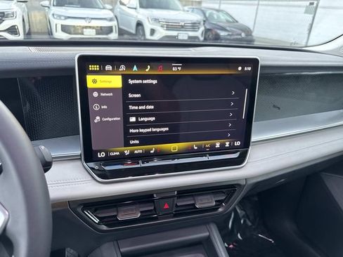 Used 2025 Volkswagen Tiguan SE w/ Panoramic Sunroof Package image 22