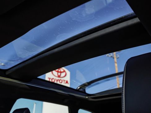 Certified 2025 Toyota Crown Signia image 24