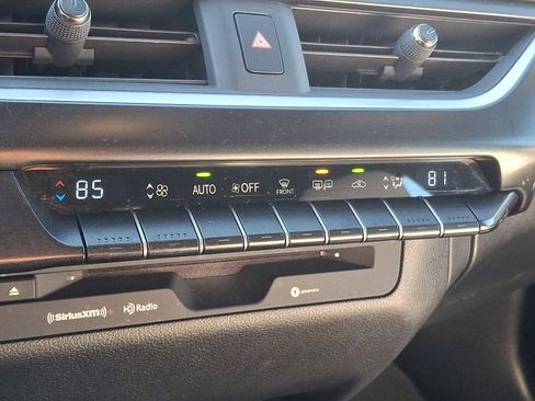 Used 2022 Lexus UX 200 image 10