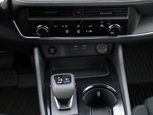 Certified 2025 Nissan Rogue S image 33