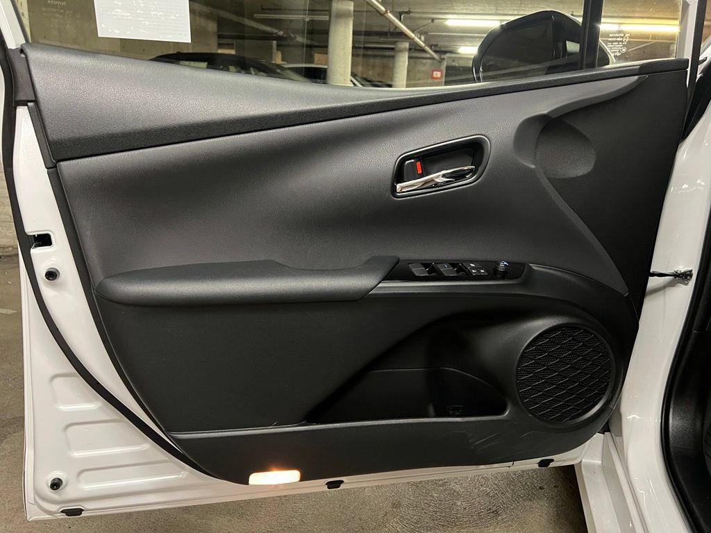 Certified 2022 Toyota Prius LE FWD image 36