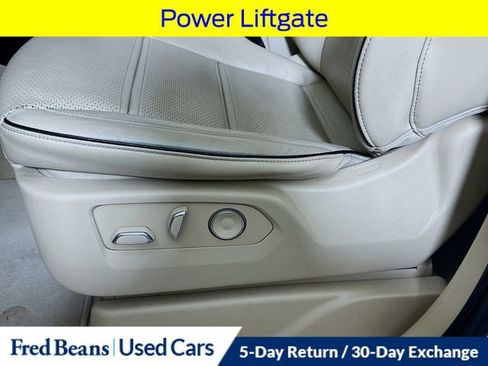 Used 2023 Cadillac Escalade Premium Luxury image 24