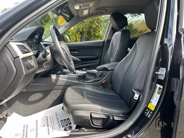 Used 2018 BMW 320i xDrive Sedan AWD/4WD image 16