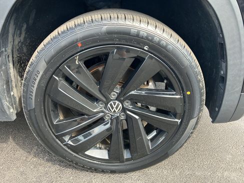 Used 2022 Volkswagen Atlas Cross Sport SE FWD image 9