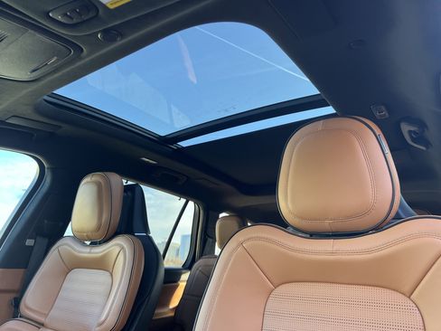 Used 2022 Lincoln Aviator Black Label w/ Class IV Trailer Tow Package image 31