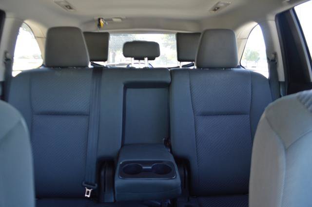 Used 2019 Toyota Highlander LE FWD image 18