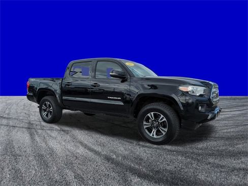 Used 2017 Toyota Tacoma TRD Sport w/ Premium & Technology Package image 2
