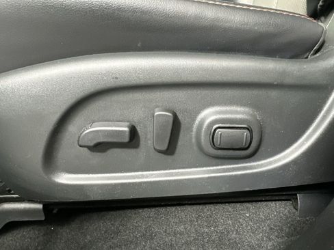 Used 2020 Nissan Pathfinder SL image 22