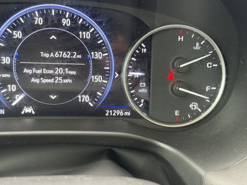 Used 2024 Buick Enclave Avenir w/ Avenir Technology Package image 34