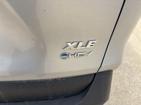 Used 2025 Toyota RAV4 XLE AWD/4WD image 23