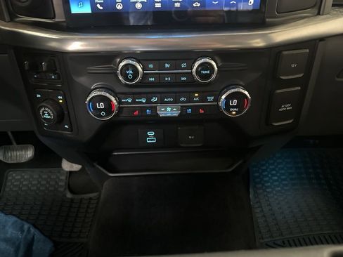 Used 2021 Ford F150 Lariat w/ Equipment Group 501A Mid image 18