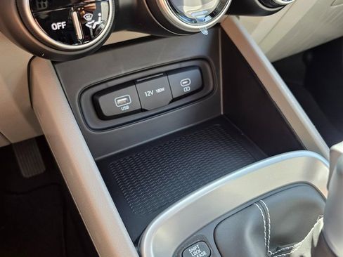 New 2025 Hyundai Venue SEL image 29